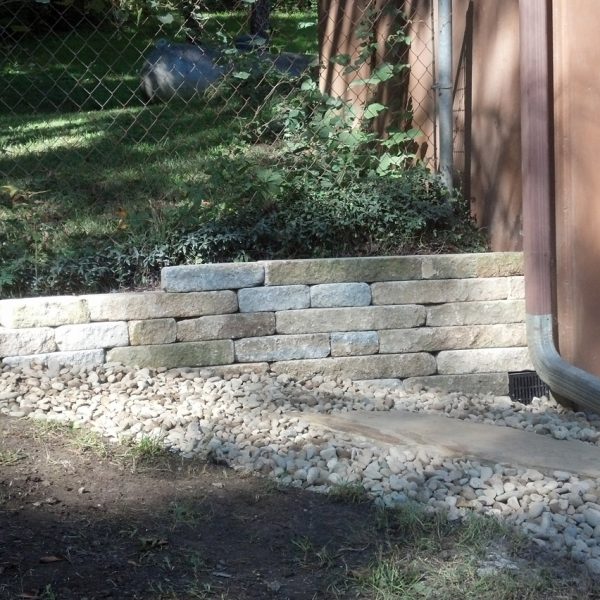 Retaining wall masonry